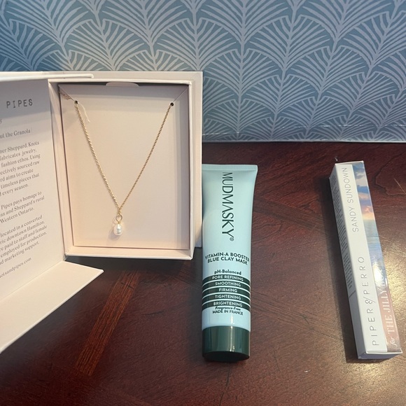 Summer 2024 Jillly Box - Picture 5 of 14